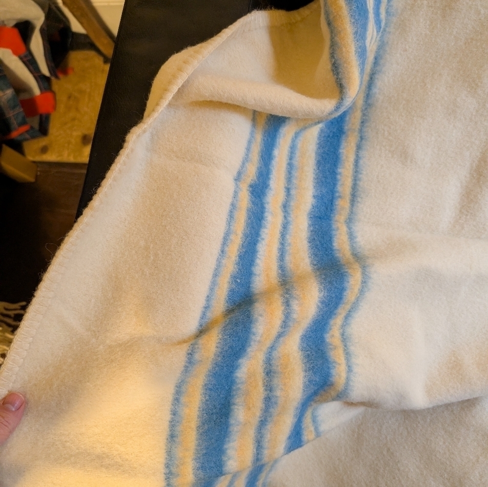 Whitney made in England vintage blanket in VGUC - Picture 2 of 11